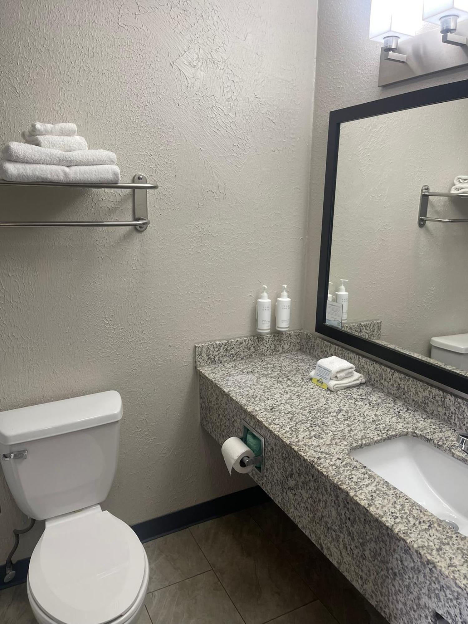Days Inn By Wyndham Madisonville Ngoại thất bức ảnh